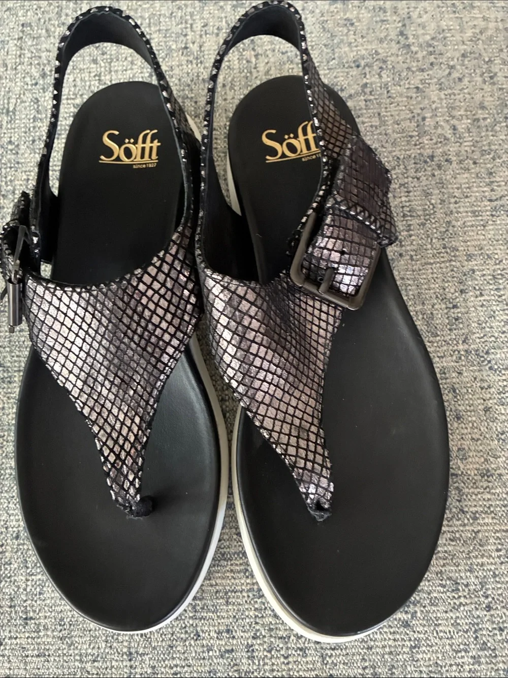 Sofft Black Metallic Textured Thong Sandal - Picture 2 of 3